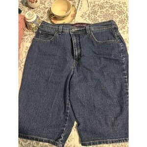 Gloria Vanderbilt denim  women short in size 10